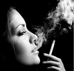 网红吸烟图女黑白,黑白影像中的独特魅力