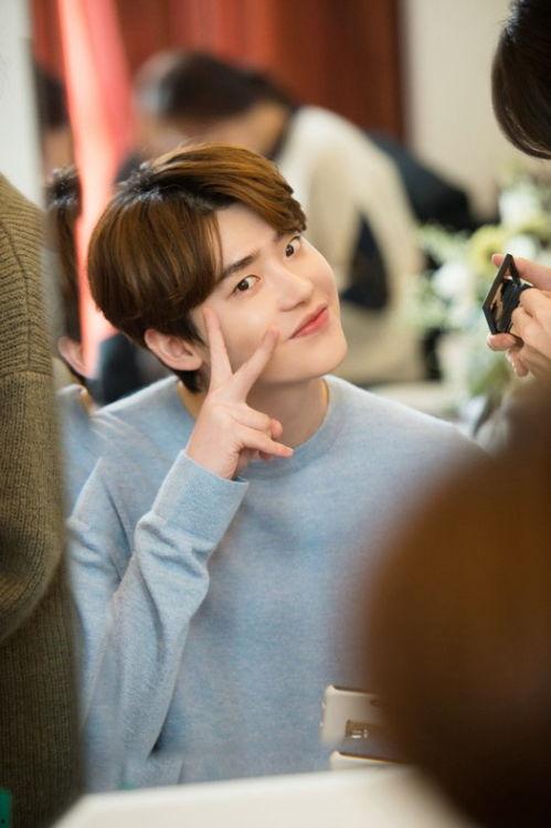 李钟硕 娱乐,娱乐界的璀璨明星，魅力无限